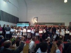 Foto 3 - El CIFP Río Tormes recibe el premio a las Mejores Experiencias de Calidad de manos del presidente...