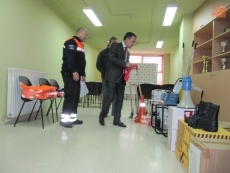 Foto 5 - Los voluntarios de Protecci&oacute;n Civil reciben las tarjetas que legalizan y certifican su...