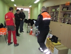 Foto 3 - Los voluntarios de Protecci&oacute;n Civil reciben las tarjetas que legalizan y certifican su...
