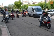 Foto 6 - Una veintena de Clandestinos participa en la movilización contra los guardarraíles