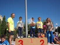 Foto 3 - Alberto Marcos y Judith González se adjudican la I Carrera Popular