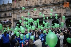 Foto 5 - Suelta de Globos en la Plaza Mayor por los enfermos de Alzheimer