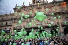 Foto 4 - Suelta de Globos en la Plaza Mayor por los enfermos de Alzheimer