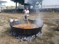 Foto 6 - La lluvia no impide que la Virgen de la Misericordia y San Antonio recorrieran las calles en...
