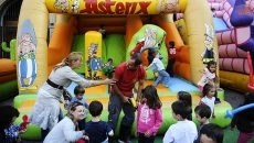 Foto 6 - Los más pequeños disfrutan de juegos hinchables para celebrar la Semana de la Movilidad