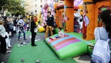 Foto 3 - Los más pequeños disfrutan de juegos hinchables para celebrar la Semana de la Movilidad