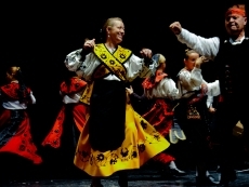 Foto 4 - El I Festival de Folclore Tresbolillo muestra la riqueza cultural de Guipuzcoa