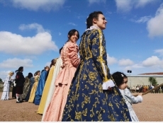 Foto 6 - Vestidos de gala para celebrar las tradicionales Vísperas Nupciales