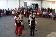 Foto 5 - Relevo generacional en el I Certamen de Folclore organizado por el grupo folclórico 'El Arco'