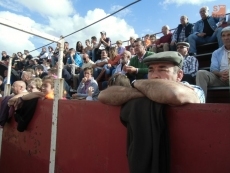 Foto 6 - Tarde de recortes como preámbulo del encierro a caballo 