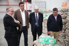 Foto 3 - Asaja dona cinco toneladas de patatas al Banco de Alimentos para ayudar a las familias más...