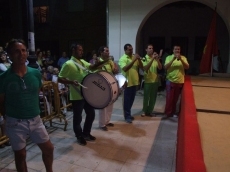 Foto 5 - Las peñas prenden la llama para comenzar las ferias y fiestas