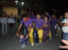 Foto 4 - Las peñas prenden la llama para comenzar las ferias y fiestas