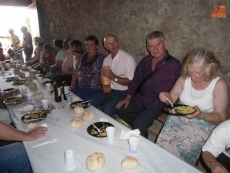 Foto 4 - La paella de socios congrega a 200 personas en el inicio de las fiestas patronales