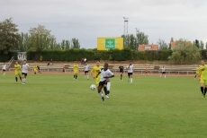 Foto 4 - Un Palencia superior se lleva la victoria de Las Pistas (0-3)