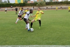 Foto 3 - Un Palencia superior se lleva la victoria de Las Pistas (0-3)