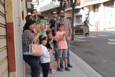 La música de MontsSing ‘da la nota’ en las calles del barrio del Oeste