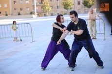 Exhibici&oacute;n de los grupos de Tai Chi y Zumba en las fiestas de Avesal