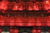 Foto 2 - La fachada de la Plaza Mayor luce el rosa reflejo de la lucha contra el c&aacute;ncer de mama