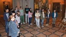Alumnos del IES Tierra visitando la muestra | Foto @kisanghani