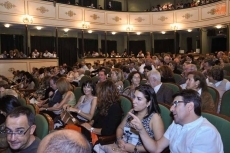 Foto 3 - El público salmantino responde a la llamada solidaria de la Gala por África