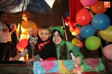 Foto 4 - Animado desfile de carrozas con mil y un personajes