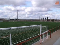 Foto 3 - El Ayuntamiento completa el campo de fútbol con los asientos de las gradas
