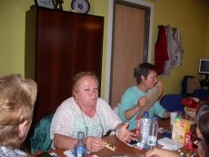 Foto 4 - Cada tarde de domingo las mujeres celebran una convivencia para impulsar sus actividades