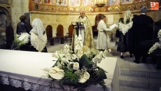 Foto 6 - Ofrenda floral de la Asociación de Familiares de Enfermos de Alzheimer