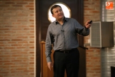 Foto 3 - Expertos en vacunas comparten conocimientos en la Facultad de Farmacia