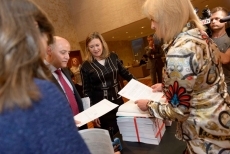 Foto 3 - Del Olmo registra el Proyecto de Ley de Presupuestos en las Cortes Regionales