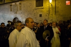 Foto 5 - El anochecer embellece la procesión del brazo de Santa Teresa