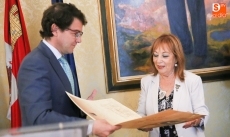 Foto 5 - Los poetas Margalit Matitiahu y Pío E. Serrano son nombrados Huésped Distinguidos de la ciudad