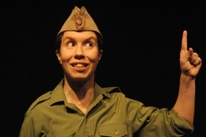 Foto 4 - La Palabra Teatro estrenará en Salamanca el 25 de octubre “¿Por qué John Lennon lleva falda?" 