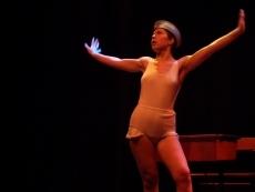 Foto 3 - La Palabra Teatro estrenará en Salamanca el 25 de octubre “¿Por qué John Lennon lleva falda?" 