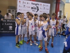 Foto 5 - El Recinto Ferial acoge la fiesta del baloncesto escolar con el 'I Fanatic Mini'