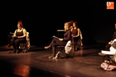 Foto 6 - Las 'Palabras que salvan vidas' inundan el escenario del Juan del Enzina