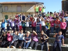 Foto 3 -  Más de 70 niños participan en el encuentro comarcal 'Abraza tu pueblo'
