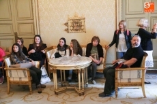 Foto 4 - Alumnos y profesores del Martínez Uribarri y del Proyecto Comenius visitan el Ayuntamiento