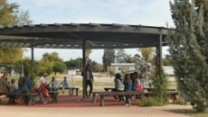 Foto 3 - Padres, madres y alumnos del IES Senara viajan hasta Madrid