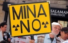 Foto 3 - Stop Uranio lleva su lucha a las calles de Salamanca capital