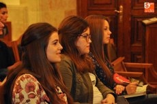 Foto 6 - La Facultad de Filología acoge un encuentro con el poeta Juan Antonio González Fuentes