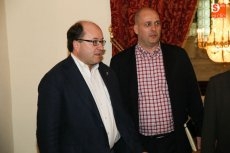 Foto 6 - Mañueco destaca la solidaridad de los sacerdotes Juan José Aguirre, Padre Ángel, Alberto Plaza y ...