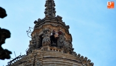 Foto 5 - El Mariquelo cumple con la tradición y sube a la Catedral ante la mirada de cientos de salmantinos