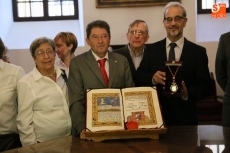 Foto 3 - La USAL recibe la Medalla de Oro de la Ciudad de Salamanca otorgada a Miguel de Unamuno