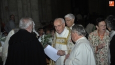 Ofrenda floral de la Asociación de Familiares de Enfermos de Alzheimer