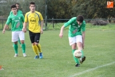 Foto 6 - El CD Alba de Tormes CF golea al Guijuelo y se acuesta líder en solitario 