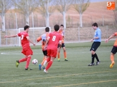 Foto 6 - El Ciudad Rodrigo se lleva el derbi en el descuento y vuelve al liderato 