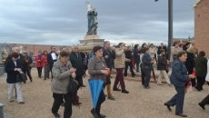 Foto 5 - Decenas de fieles participan en el solemne rosario con procesión en honor a los difuntos