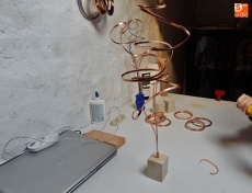 Foto 3 - Las manos que están detrás de las esculturas de los premios